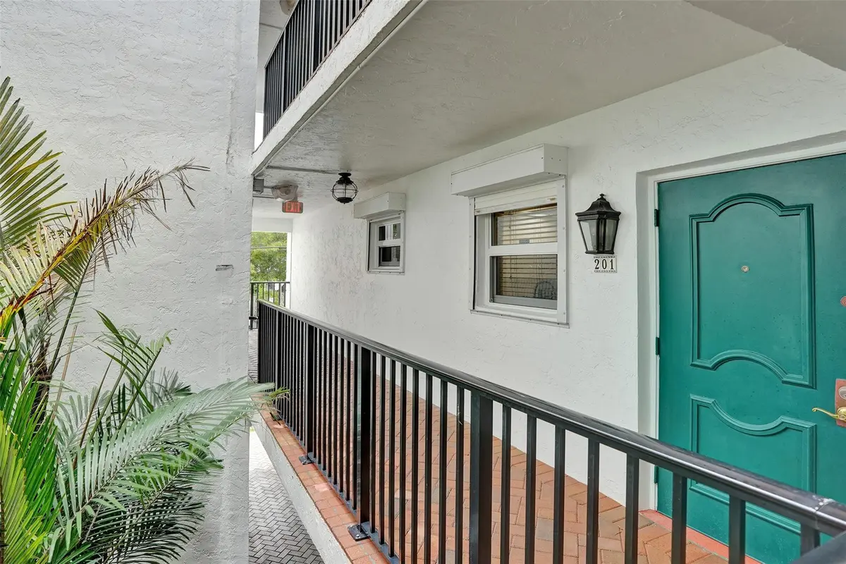 Photo 4 at 1212 SE 2nd Court 201, Fort Lauderdale