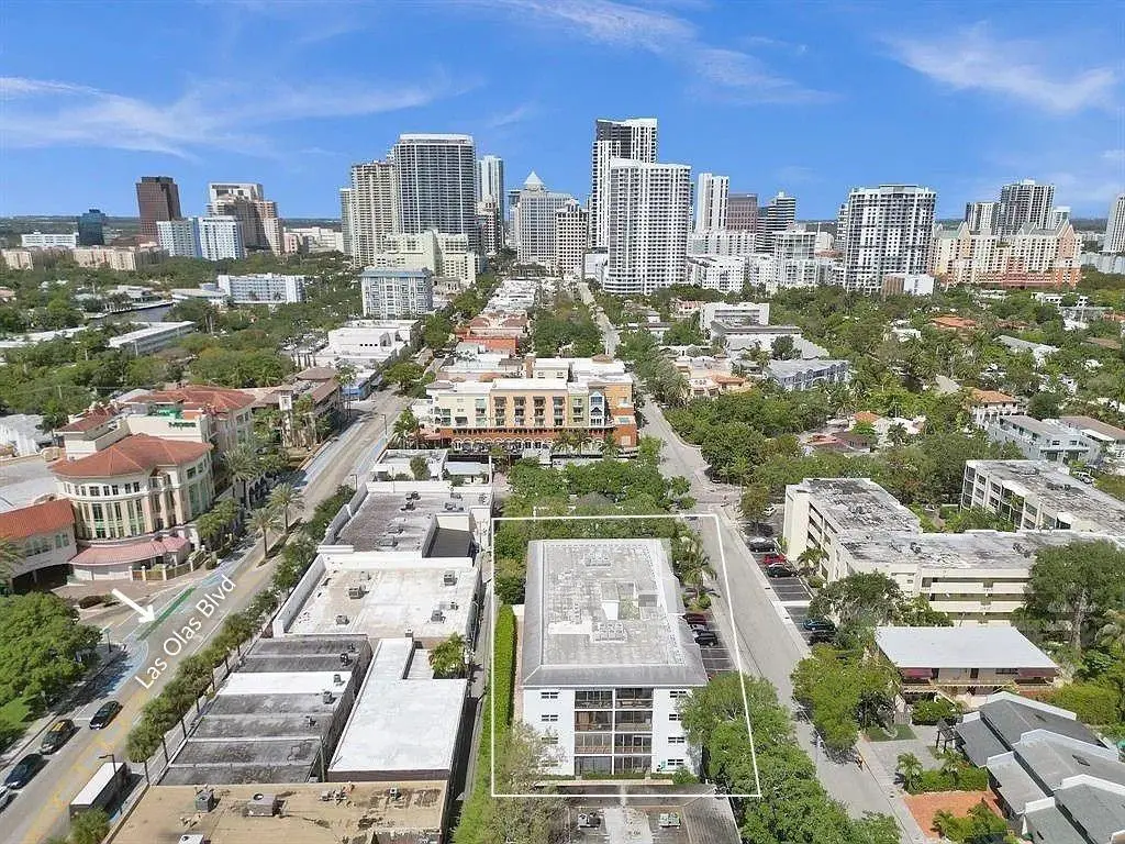 Photo 5 at 1212 SE 2nd Court 201, Fort Lauderdale