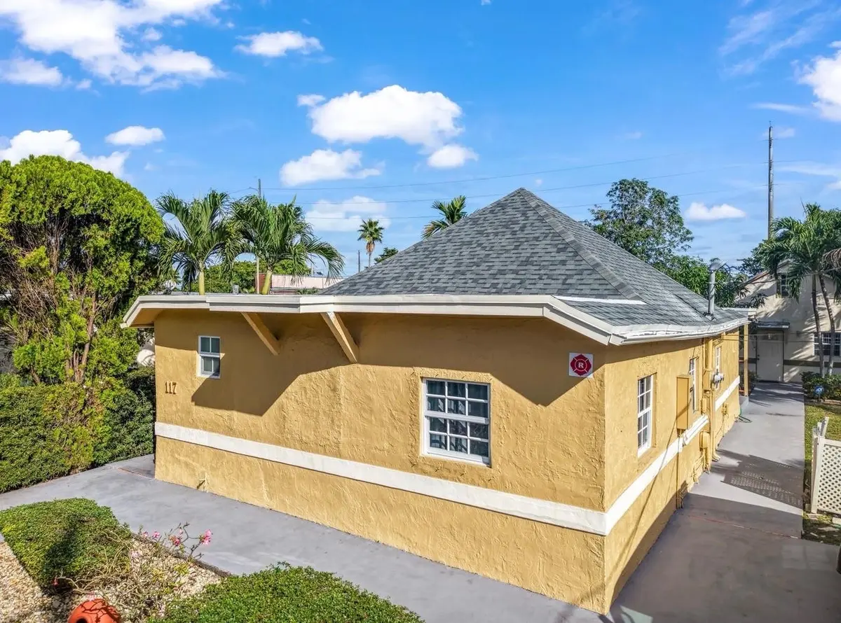 Photo 2 at 117 SW 1st Avenue, Hallandale Beach