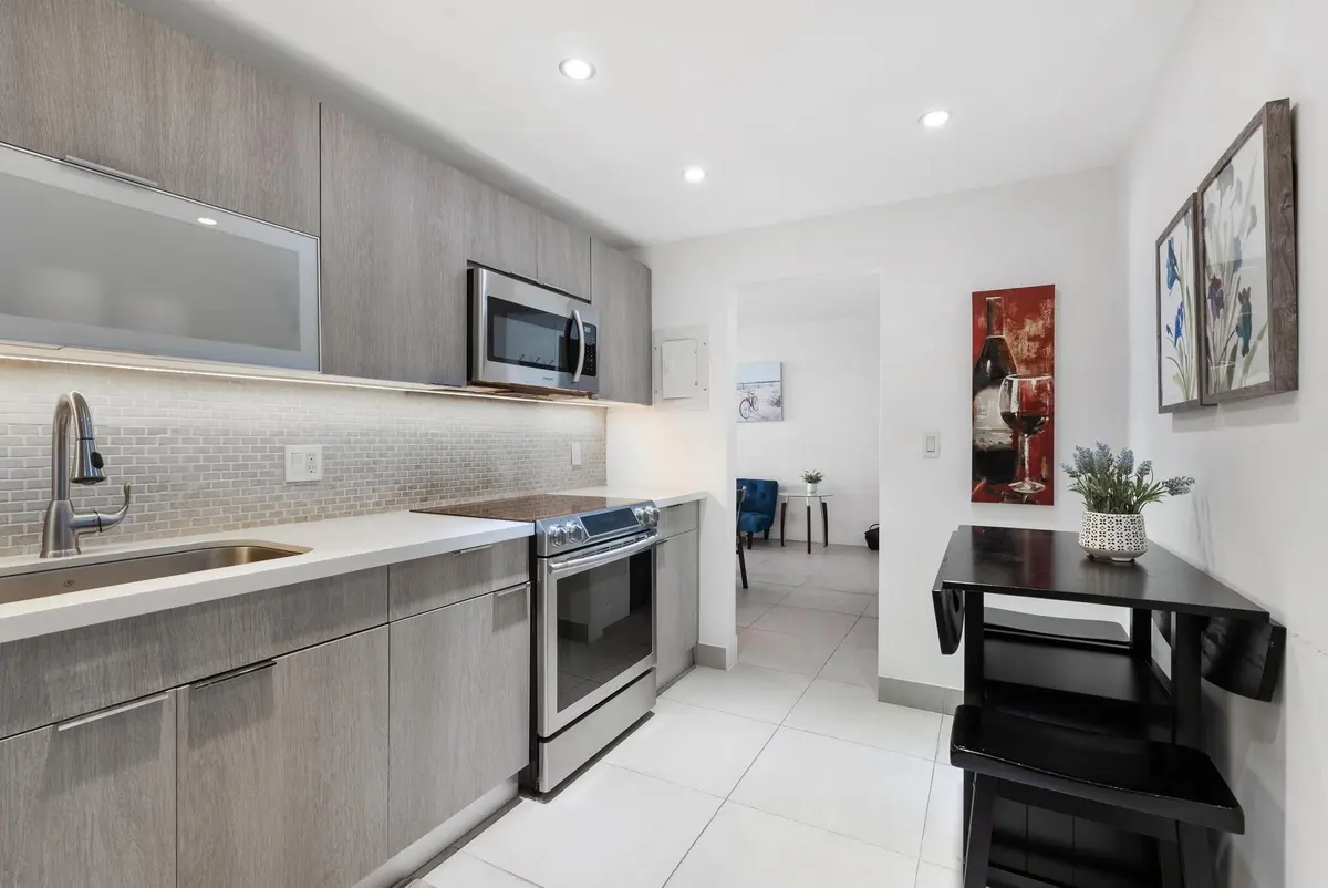 Photo 4 at 4001 S Ocean Drive 8E, Hollywood