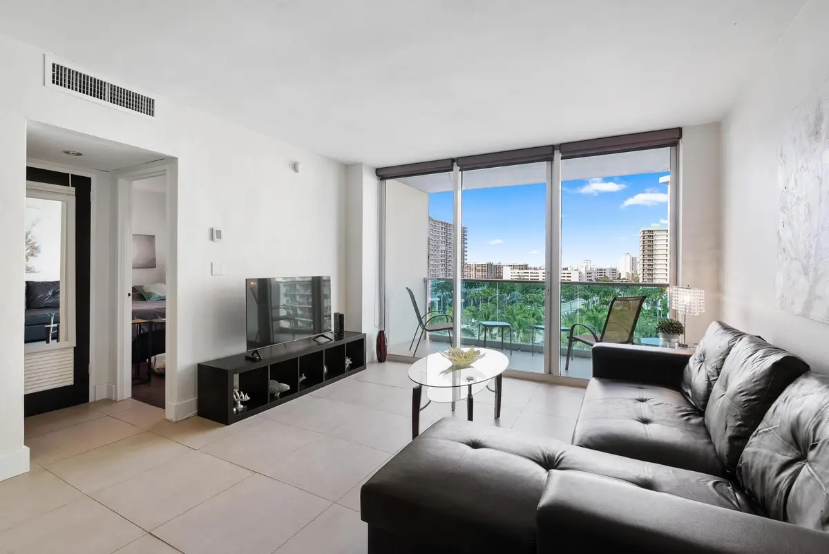 Photo 5 at 4001 S Ocean Drive 8E, Hollywood