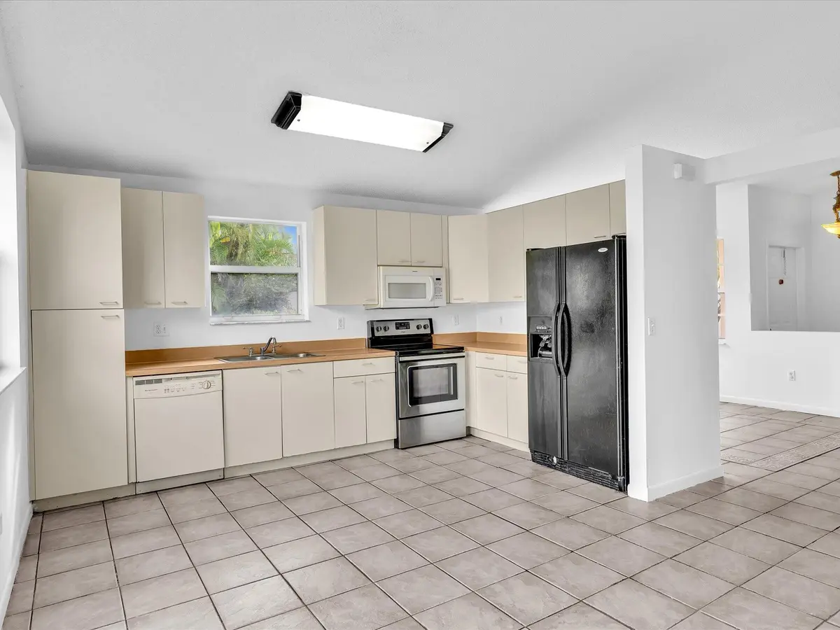 Photo 6 at 15817 4th Court, Pembroke Pines