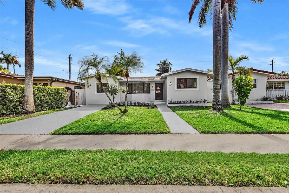 Photo 1 at 1004 Johnson Street, Hollywood