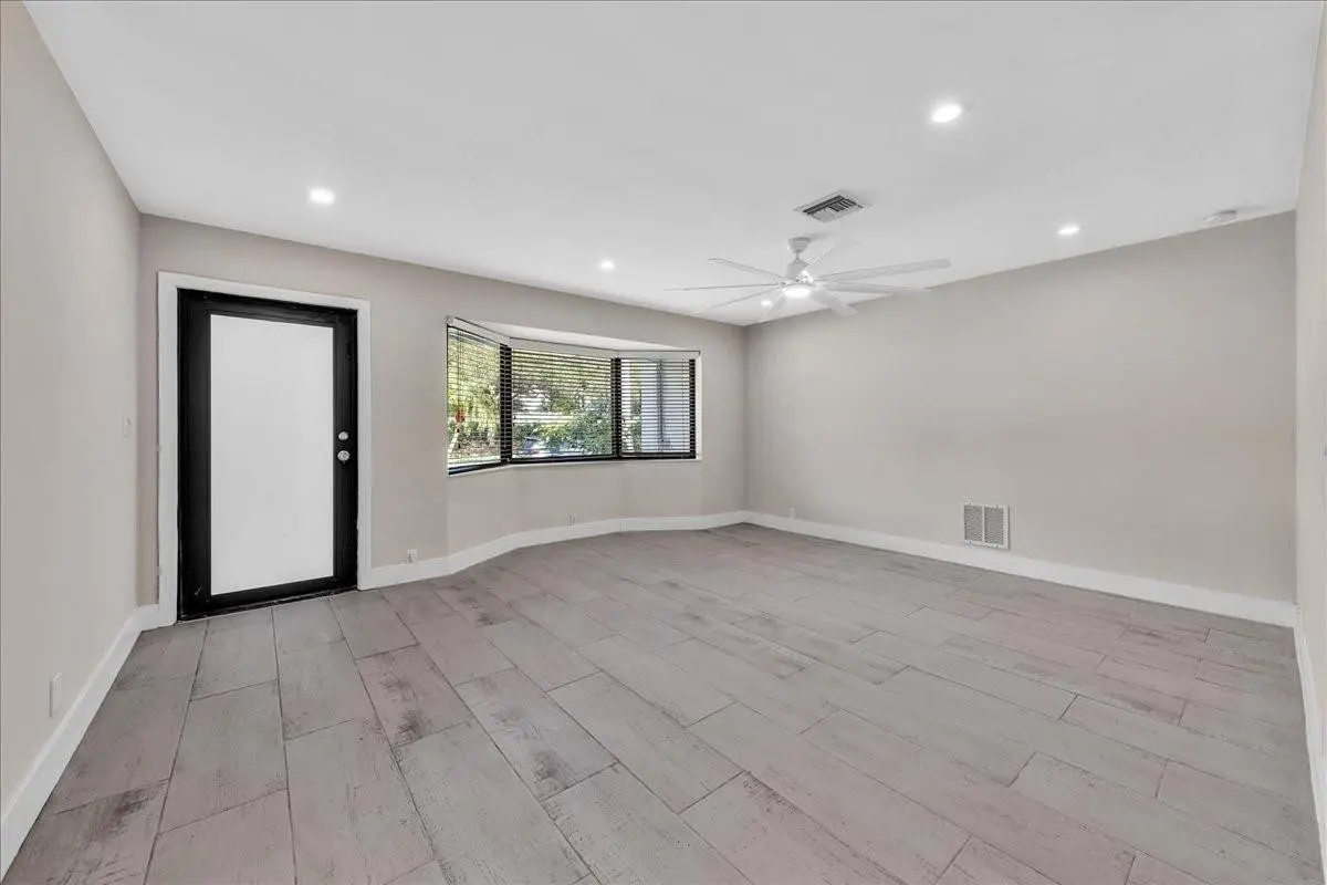 Photo 5 at 1004 Johnson Street, Hollywood