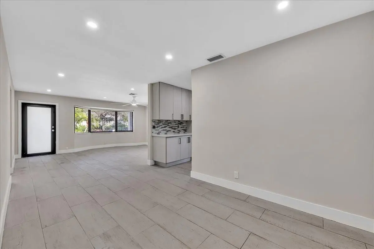 Photo 8 at 1004 Johnson Street, Hollywood