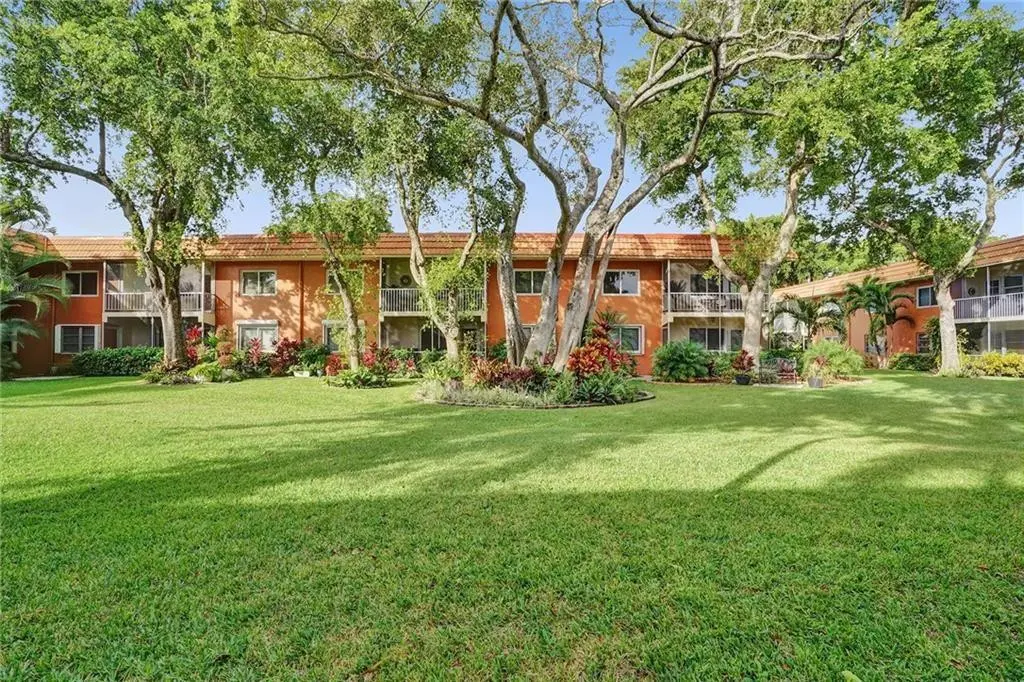 COURTYARD at 119 NE 19th Court 215 G, Wilton Manors