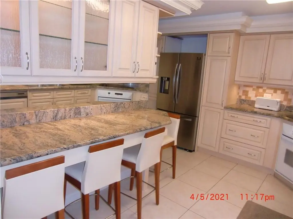 Eat in Kitchen at 3500 Galt Ocean Drive 1902, Fort Lauderdale