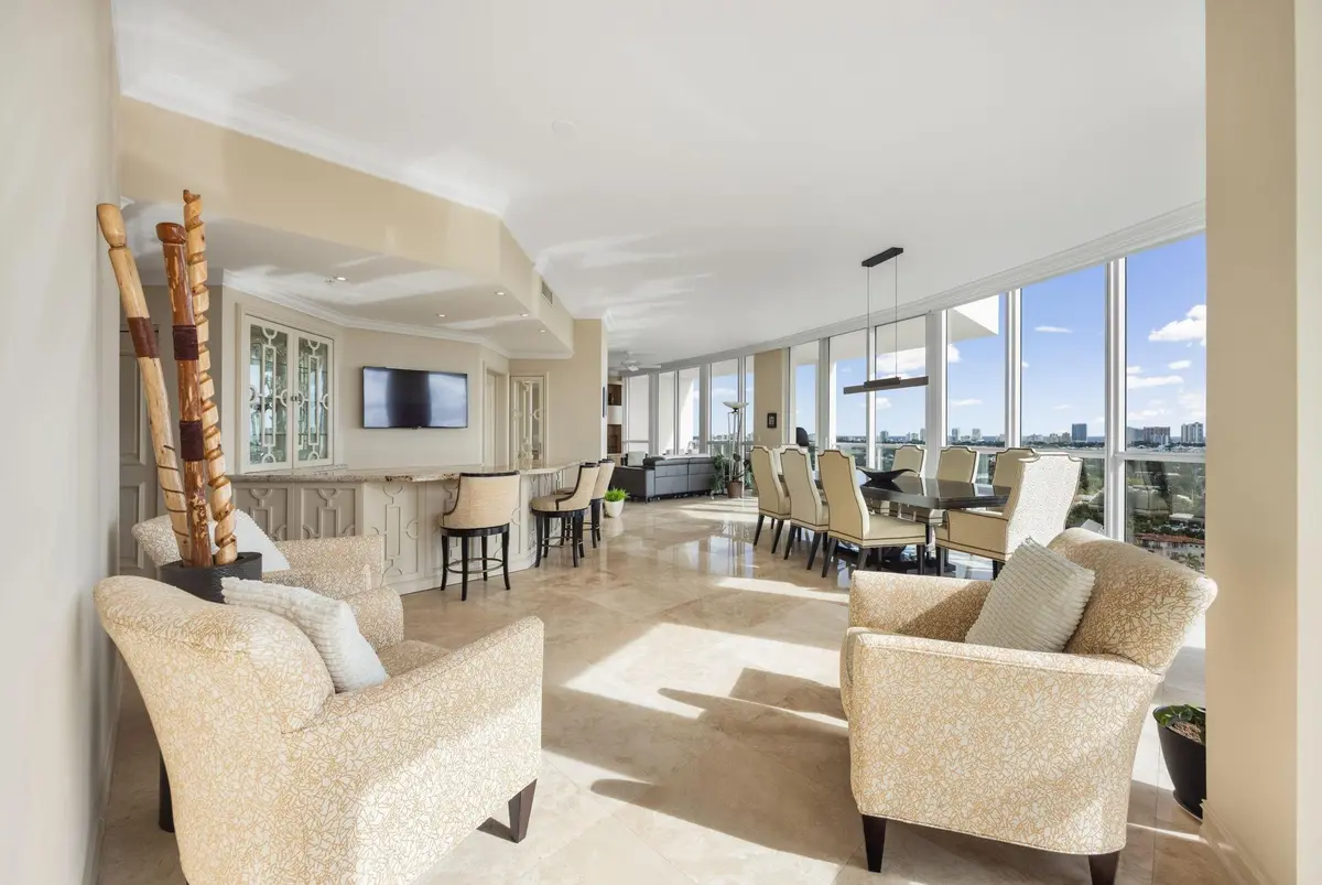 Great Room at 111 SE 8th Avenue Ph-1701, Fort Lauderdale