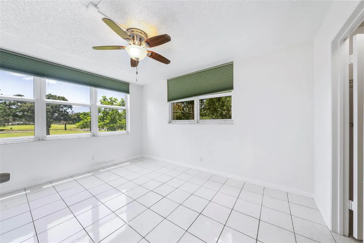 Photo 4 at 3150 W Rolling Hills Circle 210, Davie