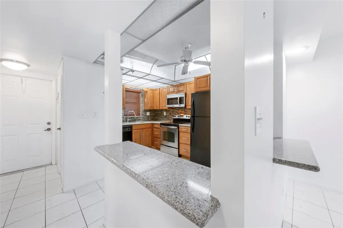Photo 7 at 3150 W Rolling Hills Circle 210, Davie