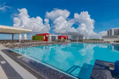 777 N Ocean Drive N533, Hollywood – sold