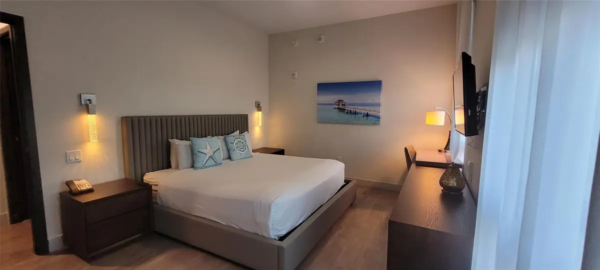 King size bed at 777 N Ocean Drive N533, Hollywood