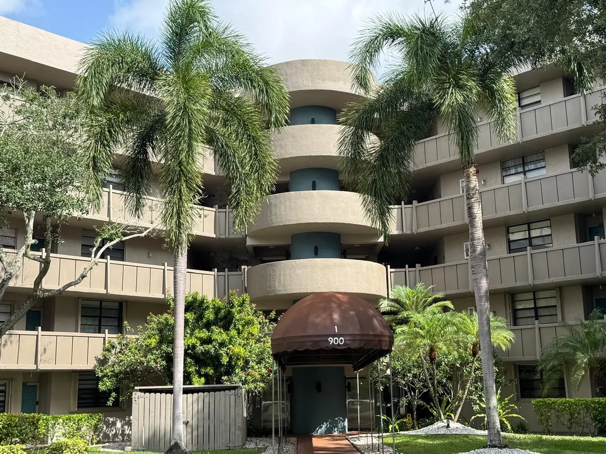 Photo 1 at 900 Colony Point Circle 407, Pembroke Pines