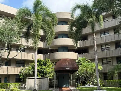900 Colony Point Circle 407, Pembroke Pines – sold