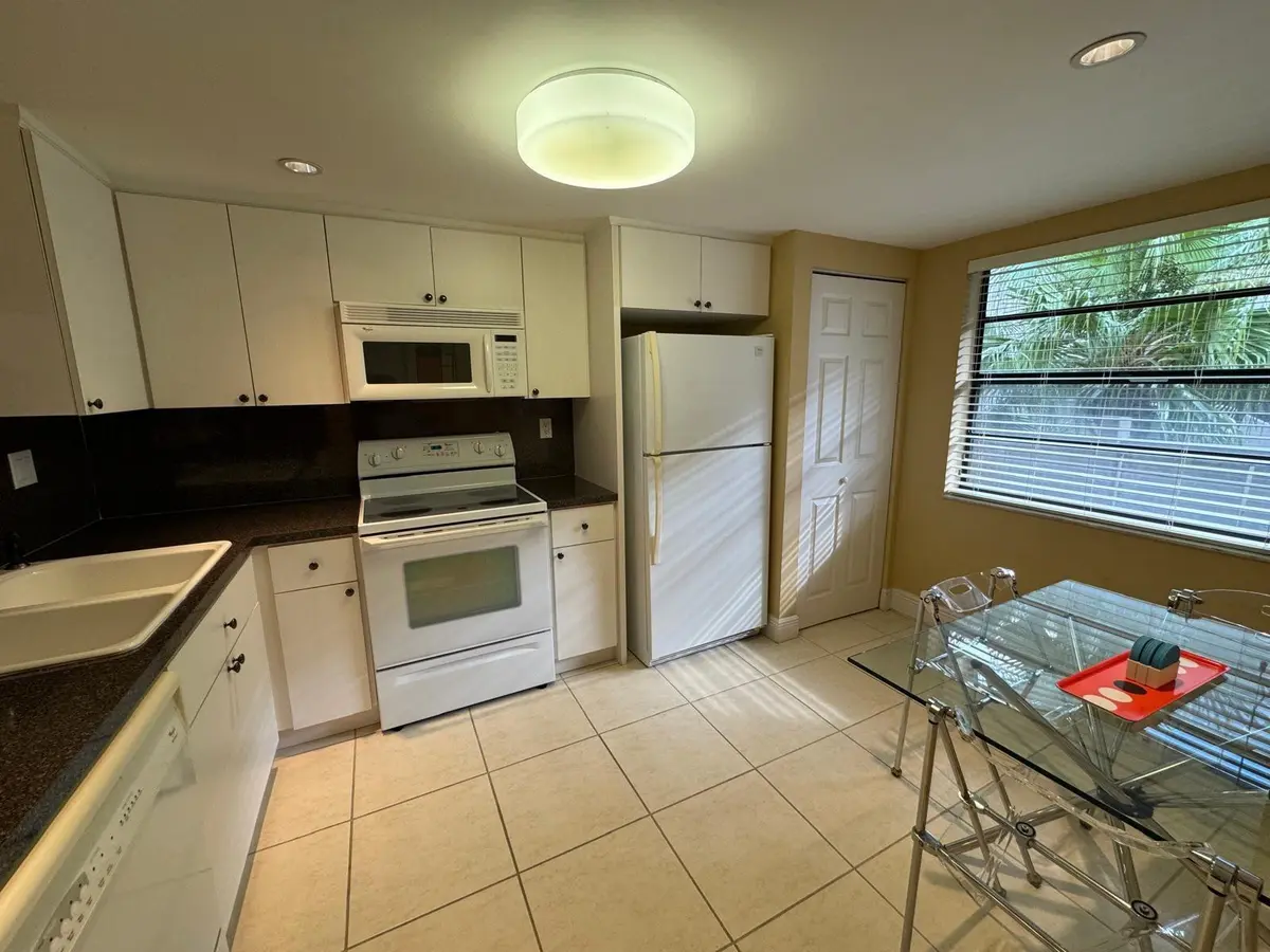 Photo 4 at 900 Colony Point Circle 407, Pembroke Pines