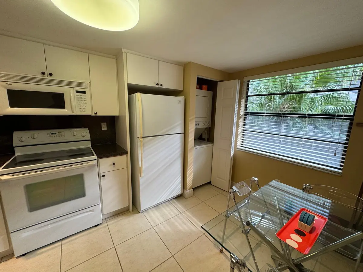 Photo 5 at 900 Colony Point Circle 407, Pembroke Pines