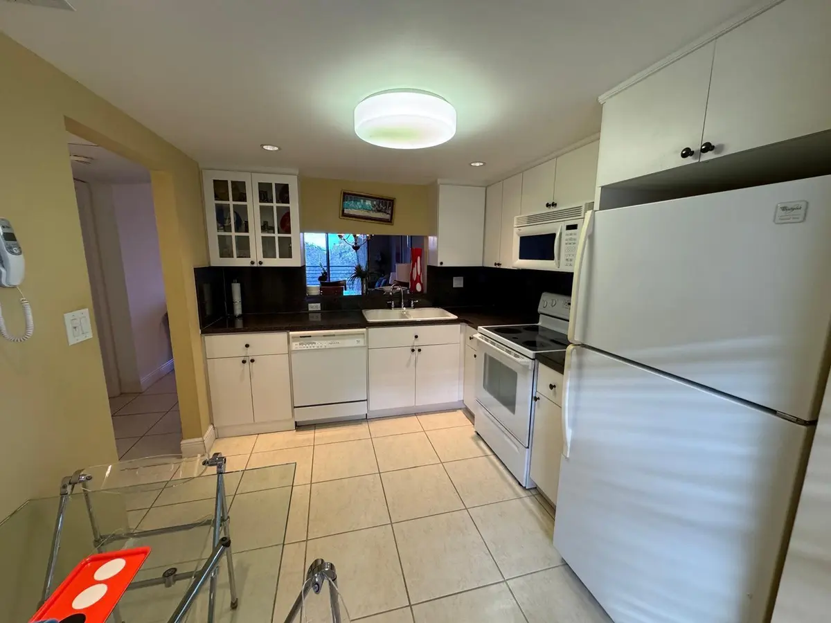 Photo 6 at 900 Colony Point Circle 407, Pembroke Pines