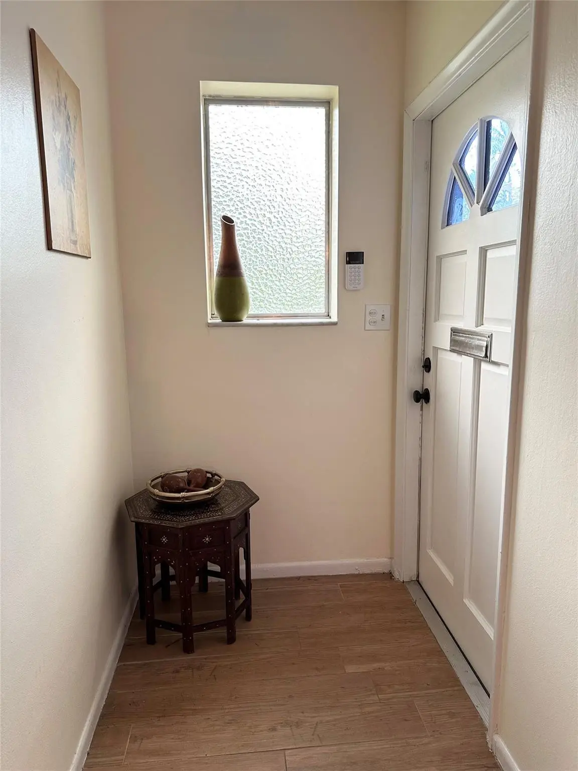 Foyer at 4201 Thomas Street, Hollywood