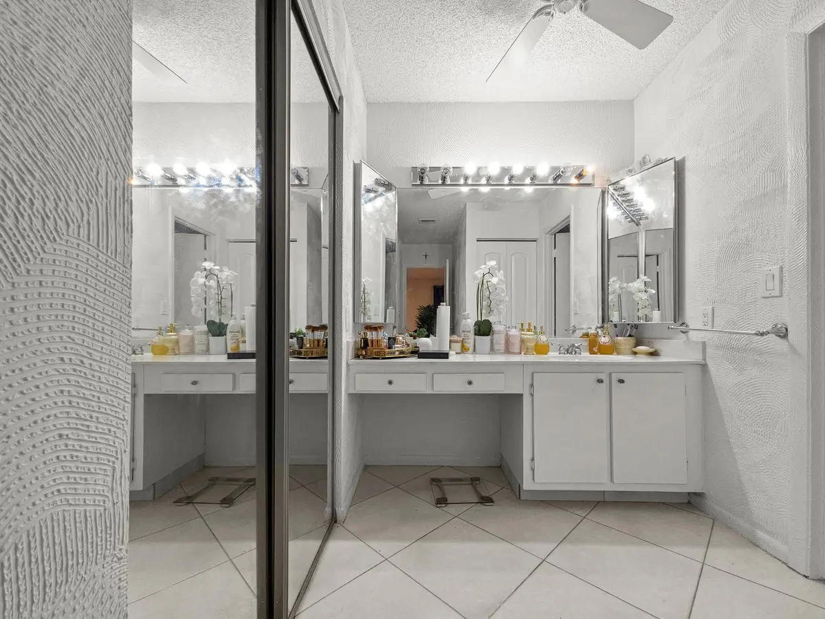 Photo 5 at 9286 Vista Del Lago 35b, Boca Raton