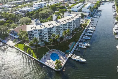 140 NE 28th Avenue 406, Pompano Beach – Condominium for sale