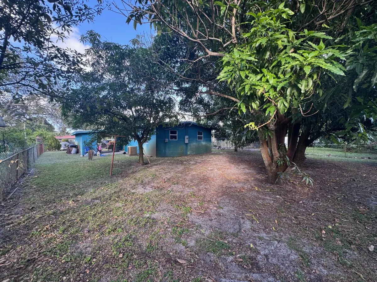 Photo 7 at 924 NW 14 Court, Fort Lauderdale