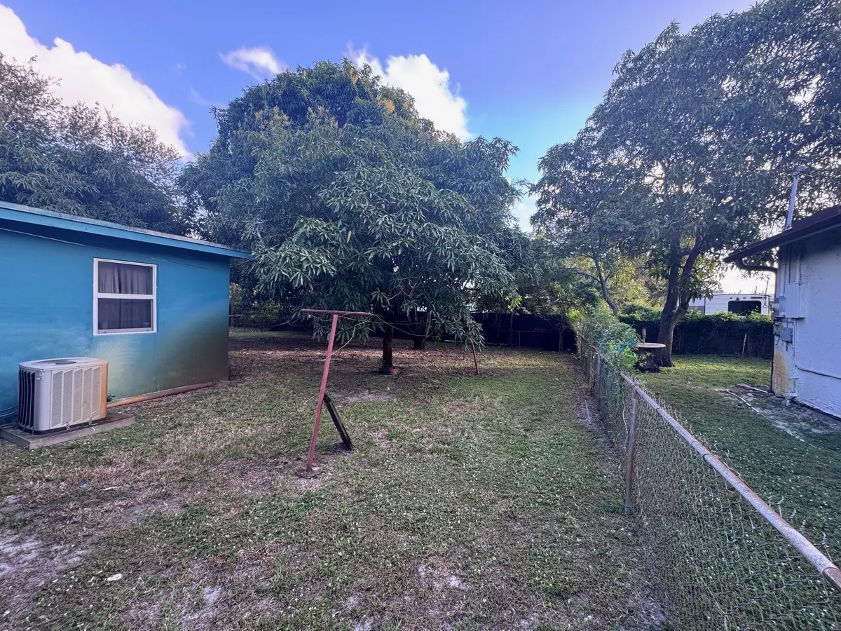 Photo 8 at 924 NW 14 Court, Fort Lauderdale