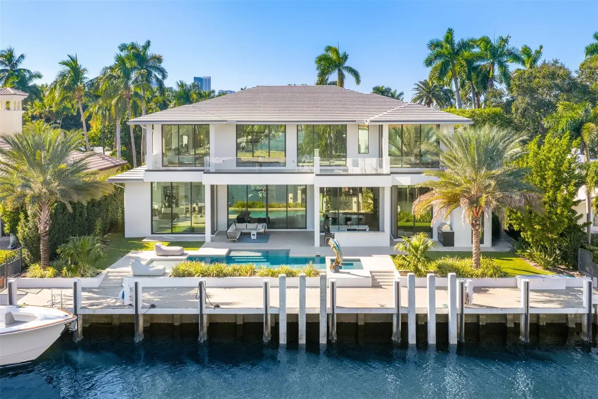 Photo 3 at 100 Royal Palm Drive, Fort Lauderdale