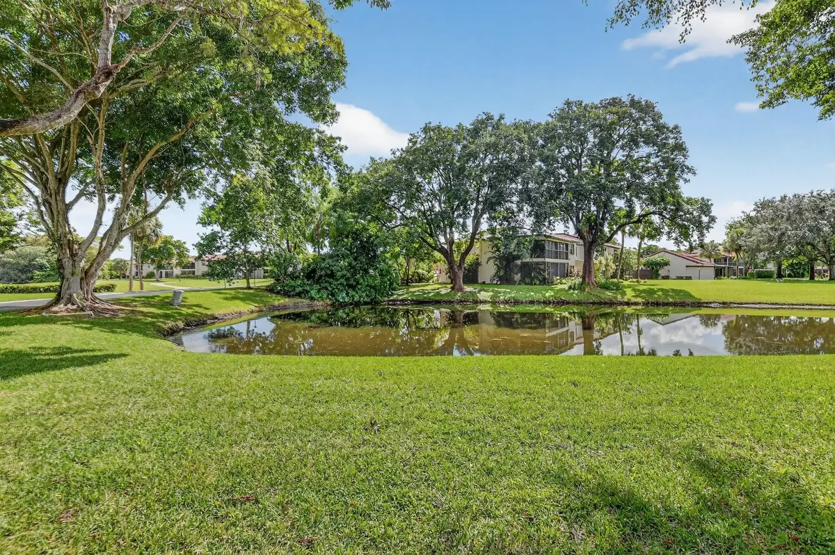 Photo 2 at 8310 Casa Del Lago 1a, Boca Raton