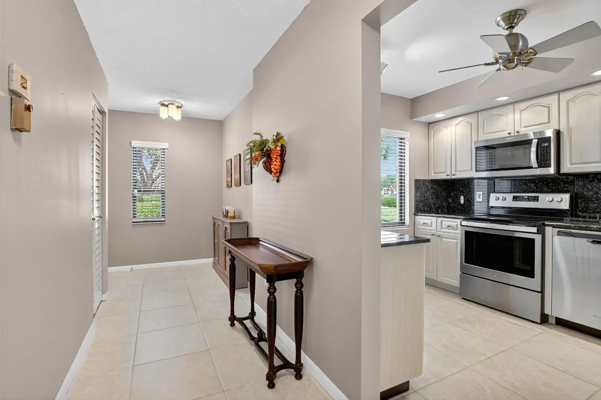 Photo 4 at 8310 Casa Del Lago 1a, Boca Raton