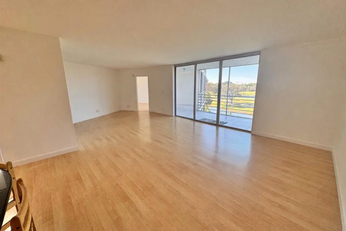 Photo 4 at 3980 Oaks Clubhouse Drive 405, Pompano Beach