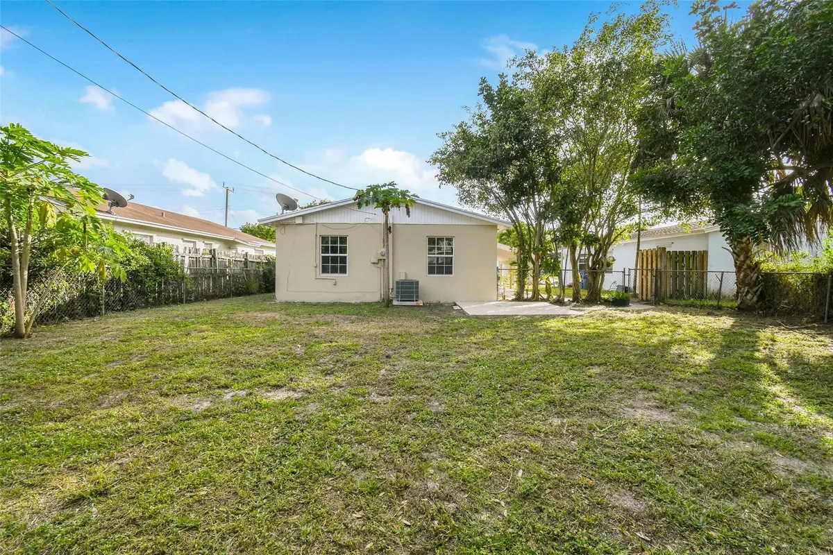Photo 7 at 1227 Cherokee Street, Jupiter