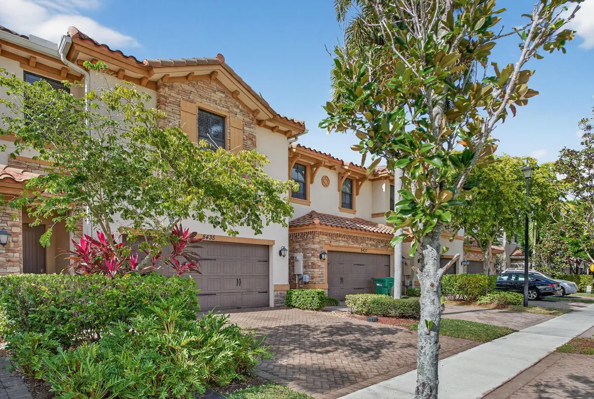 Photo 1 at 8435 Blue Cove Way 8435, Parkland
