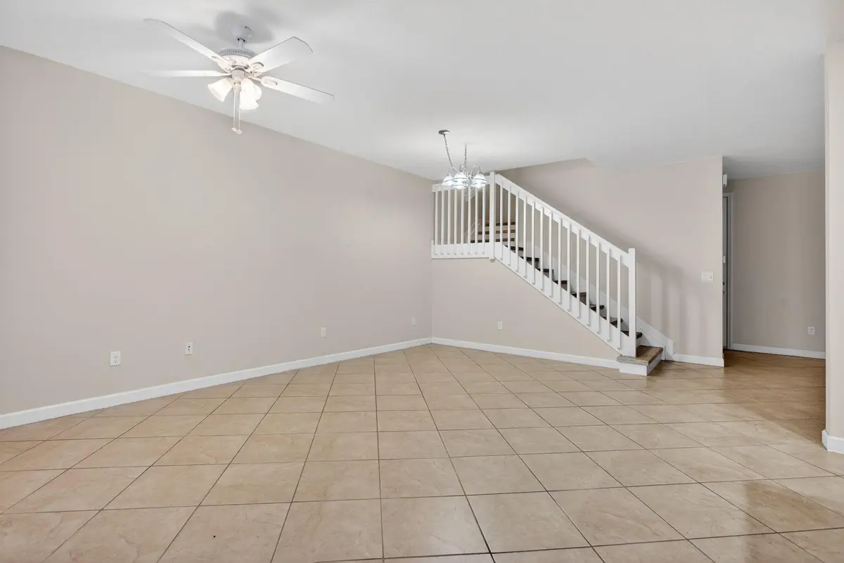 Photo 7 at 8435 Blue Cove Way 8435, Parkland