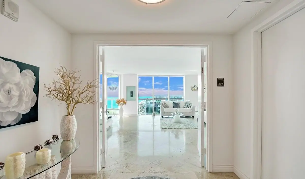 Virtually Enhanced at 101 S Fort Lauderdale Beach Boulevard 2207, Fort Lauderdale
