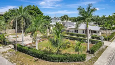 11 SW 11th Avenue, Fort Lauderdale – Duplex for sale