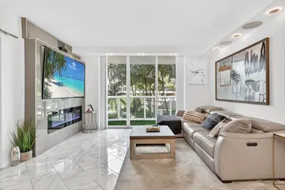 347 N New River Drive 807, Fort Lauderdale – sold