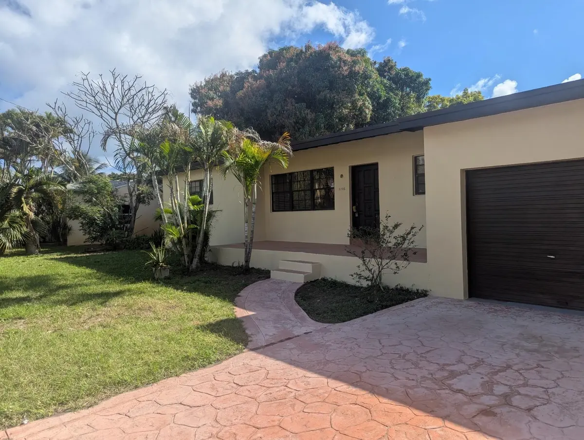 Photo 5 at 2708 Adams Street, Hollywood