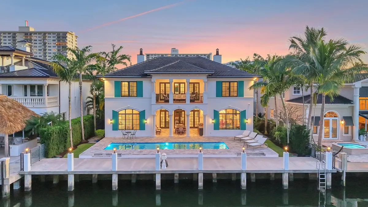 Photo 1 at 2425 Delmar Place, Fort Lauderdale