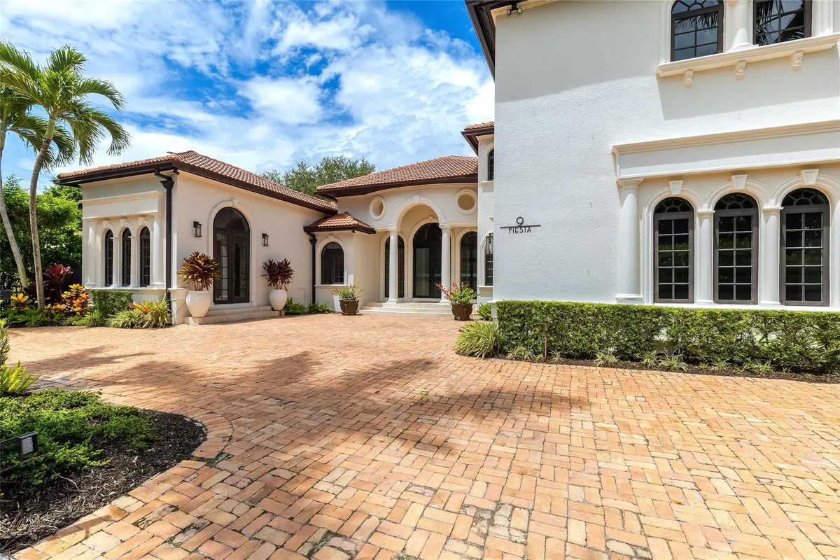 Photo 4 at 9 Fiesta Way, Fort Lauderdale