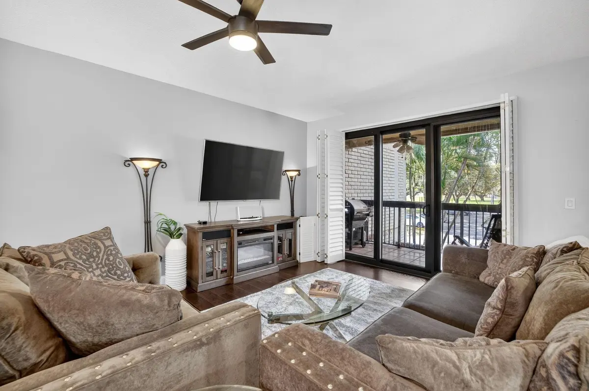Photo 5 at 1401 NE 9th Street 13, Fort Lauderdale