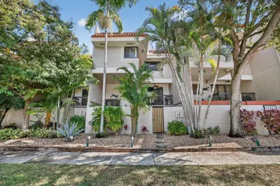 1401 NE 9th Street 13, Fort Lauderdale – sold