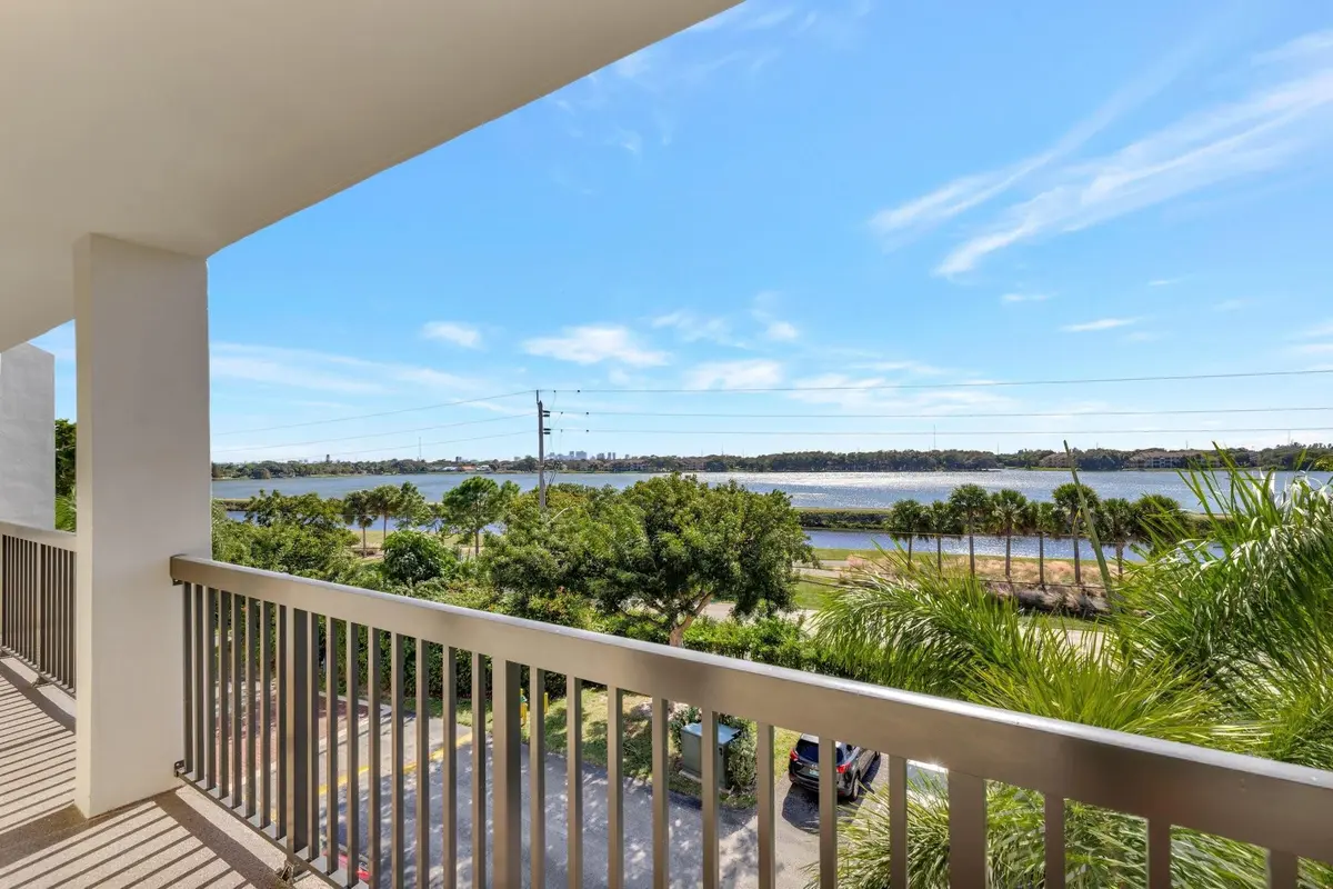 Photo 3 at 115 Lake Emerald Drive 403, Oakland Park