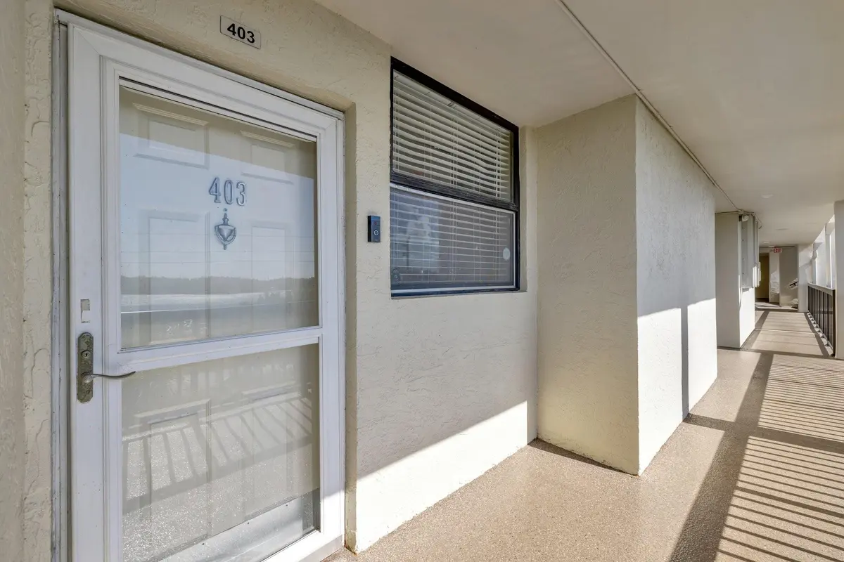 Photo 4 at 115 Lake Emerald Drive 403, Oakland Park