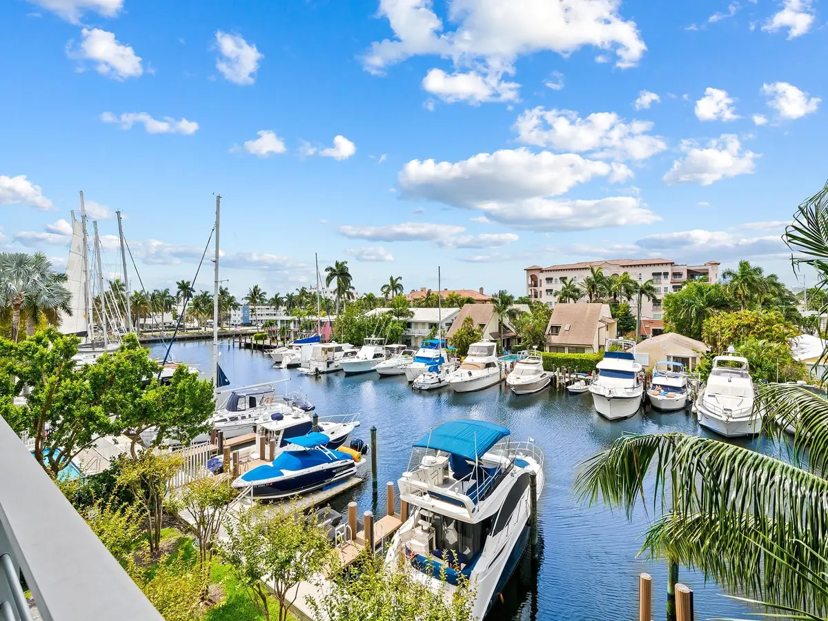 Photo 10 at 21 Isle Of Venice Drive 301, Fort Lauderdale