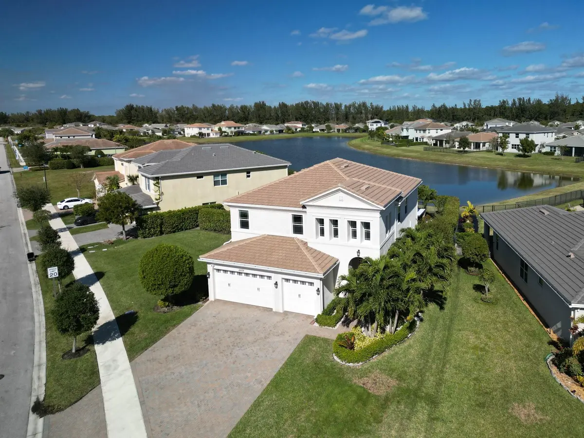 Photo 1 at 16029 Whippoorwill Circle, Westlake