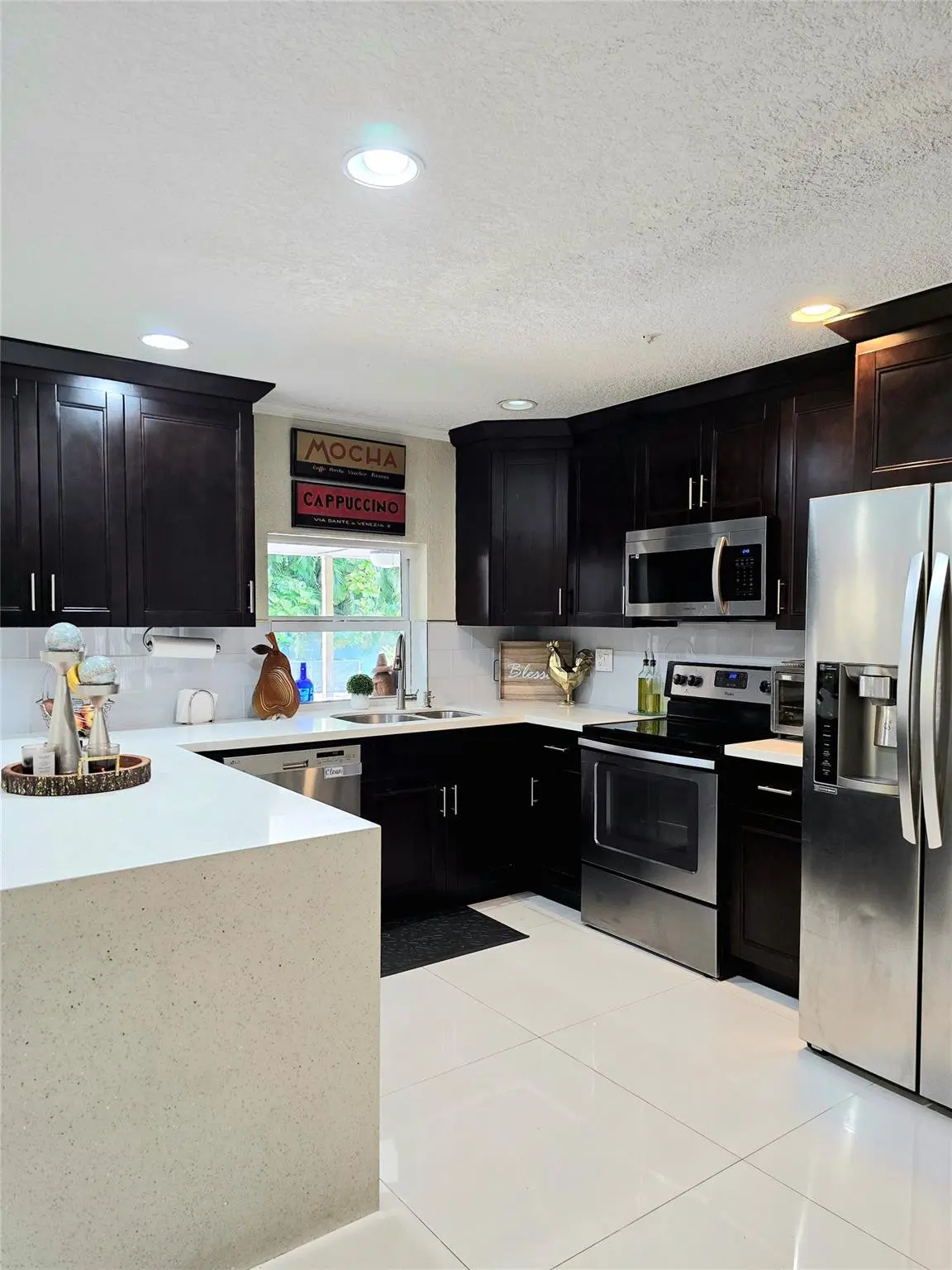 Photo 7 at 400 Bonaventure Boulevard, Weston