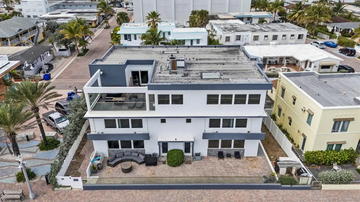 Photo 3 at 2201 N Surf Road, Hollywood