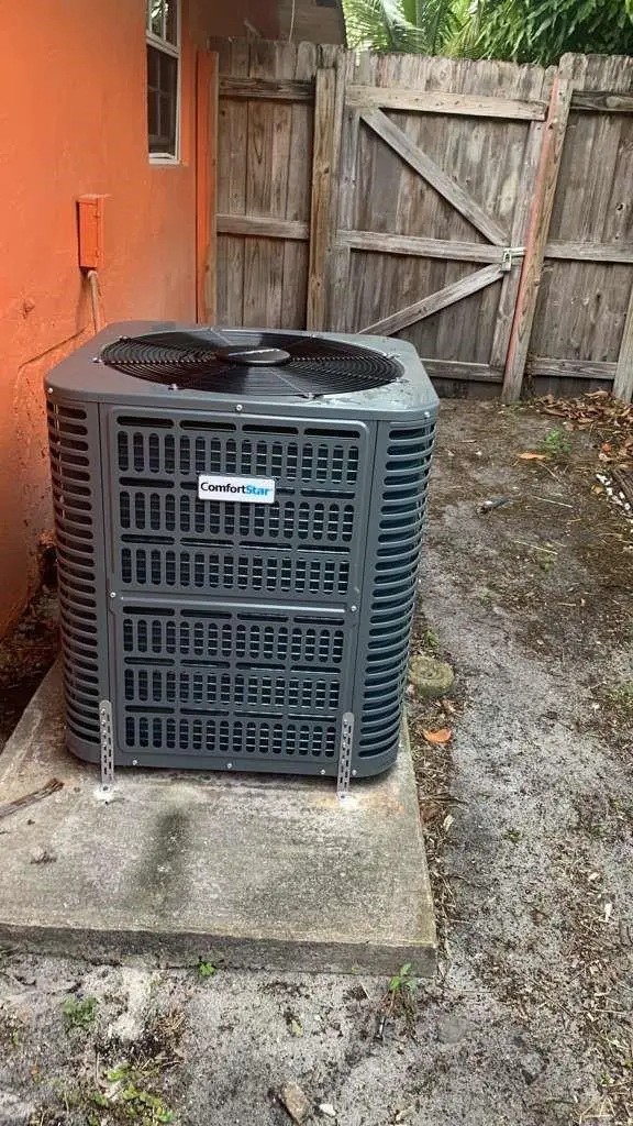 Photo 3 at 2070 NE 2nd Avenue, Pompano Beach