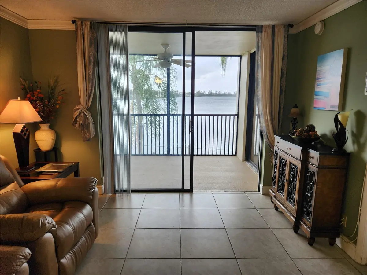Photo 2 at 112 Lake Emerald Drive 208, Oakland Park