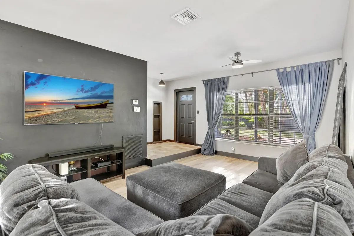 Photo 3 at 1228 SW 9th Avenue, Fort Lauderdale